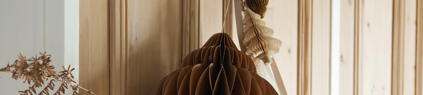 Natural coloured FSC paper decorations